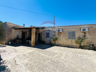 Foto Casa indipendente a Modica Campanella Gianforma di 350 m² in vendita