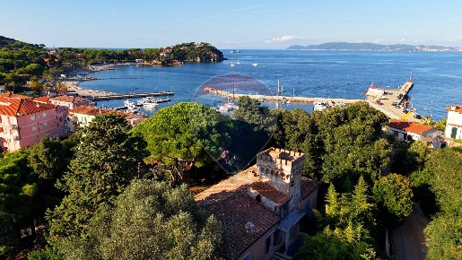 Foto Villa singola in Salita Sant'Antonio, Rio Rio Marina di 355 m²