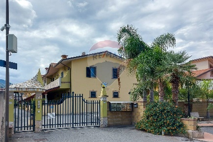 Foto Appartamento in Via Gaspare Amodeo, Oliveri di 60 m² con 3 locali