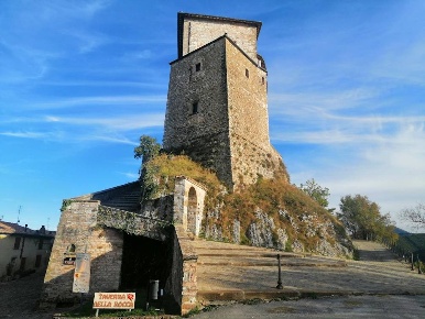 Foto Appartamento in Via Leopardi, Frontone di 240 m² con 6 locali