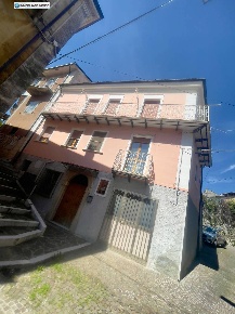 Foto Casa indipendente a Campochiaro di 100 m² con 4 locali in vendita