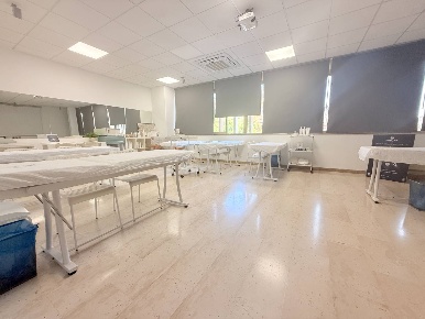 Foto Locale commerciale a Grottammare di 300 m² con 10 locali in vendita