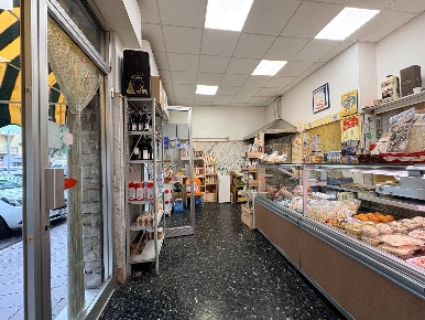 Foto Attività commerciale in Corso Tardy e Benech, Savona di 50 m²