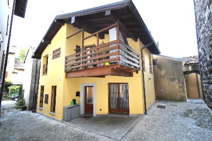 Foto Case indipendenti in Via Cesare Cantù, Imbersago Centro di 89 m²