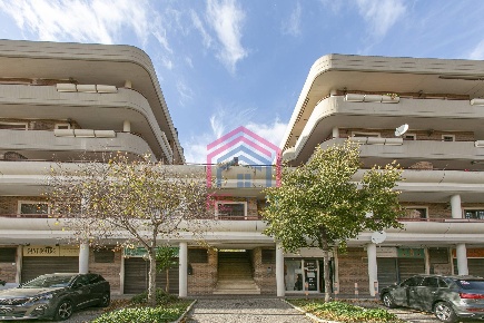 Foto Locale commerciale in Via Varrone, Pomezia Pomezia Centro di 134 m²