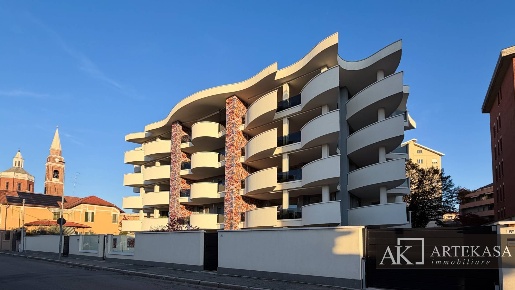 Foto Appartamento in Via Monte San Gabriele, Novara Porta Mortara di 233 m²