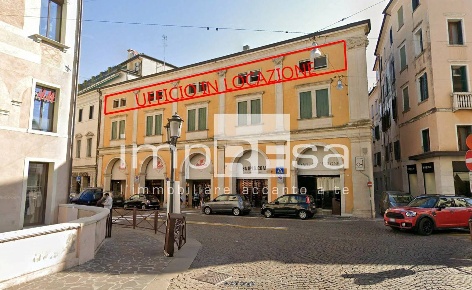 Foto Ufficio in Vicolo Pescatori, Treviso Piazza dei Signori di 292 m²