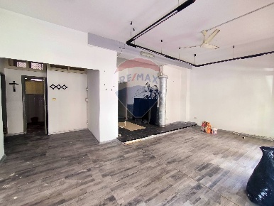 Foto Negozio in Via Naxos, Giardini-Naxos Centro di 60 m² con 4 locali
