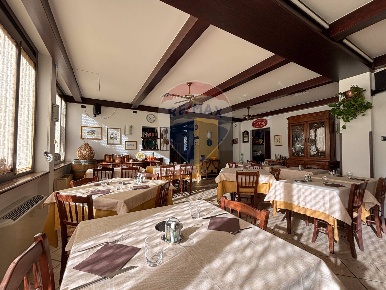 Foto Attività commerciale in VIA PORRO, Induno Olona di 130 m² con 1 locali