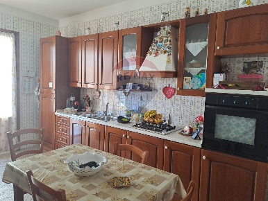Foto Appartamento in Via Rodolfo Cristina, Pozzallo di 129 m² con 7 locali