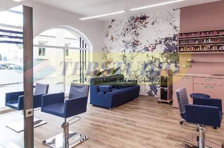 Foto Negozio in Via IV Novembre, Brembate di Sopra di 65 m² con 1 locali