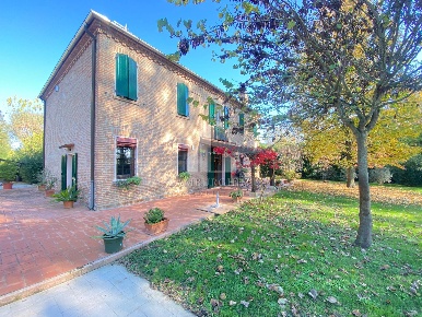 Foto Villa unifamiliare in Via Del Gorgo, Ferrara Aguscello di 400 m²