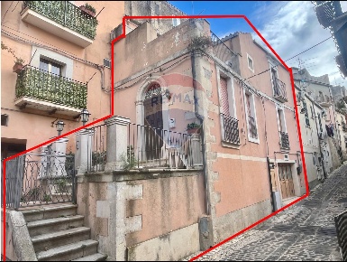 Foto Casa indipendente in Via Vittorio Emanuele III, Monterosso Almo