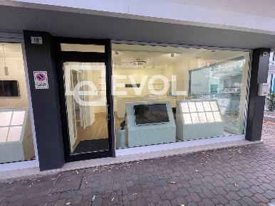 Foto Ufficio in Via Carnia, Lignano Sabbiadoro di 97 m² con 4 locali