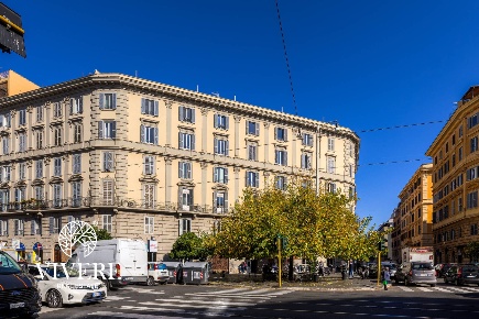 Foto Locale commerciale in Piazza Regina Margherita, Roma di 51 m²