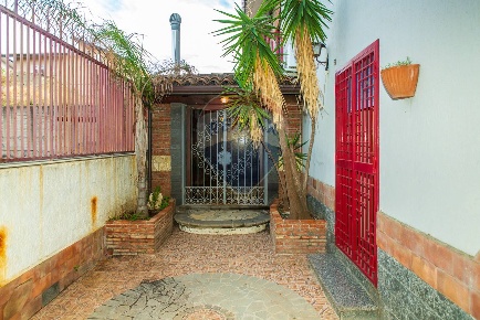 Foto Case semi ndipendenti in Via Sardegna, Misterbianco Centro di 120 m²