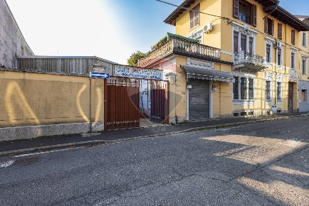 Foto Locale commerciale in via ponchielli, Busto Arsizio Frati di 610 m²