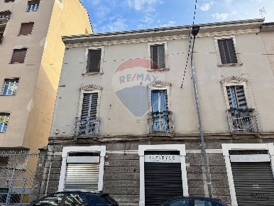 Foto Negozio in Via Cardinale Ferrari, Rho Centro di 55 m² con 2 locali