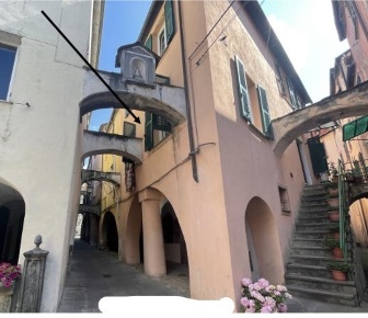 Foto Appartamento in Via Portici 10, Varese Ligure Centro di 48 m² all'asta