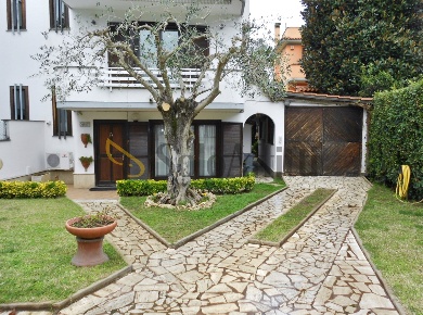 Foto Villa a schiera in Via Fiorenzuola di Focara, Fiumicino Fregene