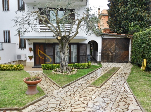 casa indipendente in affitto a Fiumicino in zona Fregene