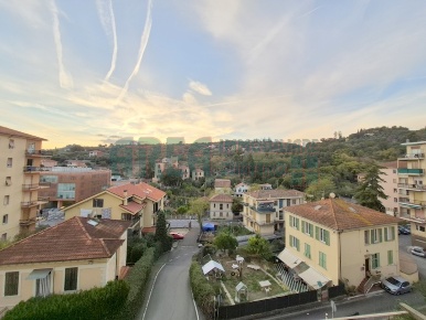 Foto Appartamento in Via Giuseppe Verdi, Imperia Porto Maurizio di 70 m²
