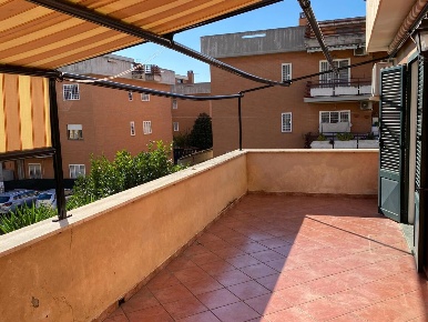 Foto Appartamento in VIA LAGO D'ORTA, Tivoli di 85 m² con 3 locali