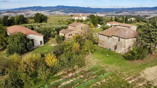 Foto Casale in Via Pisana, Volterra Centro di 918 m² con 19 locali