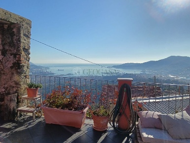 Foto Case semi ndipendenti a La Spezia Montalbano - Valdurasca di 120 m²