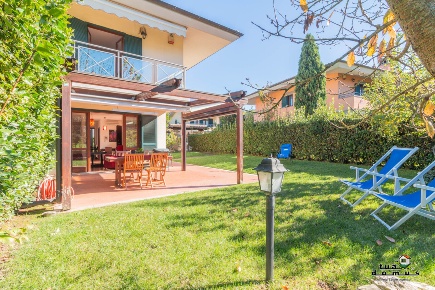Foto Villa bifamiliare a Monterosi di 170 m² con 8 locali in vendita