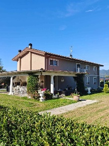 Foto Casa indipendente a Villafranca in Lunigiana di 893 m² con 30 locali