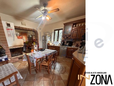 Foto Appartamento in Via Colle Izzano, Bellante di 234 m² con 4 locali