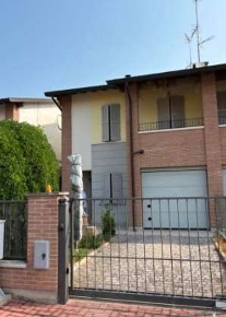 Foto Villa a schiera in Via Camillo Benso di Cavour, Nonantola di 141 m²