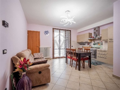 Foto Appartamento in Via Antonio Gramsci 49, Canossa di 65 m² con 4 locali