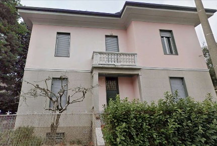 Foto Villa unifamiliare in Via Manzoni  10, Albiate di 301 m² con 6 locali