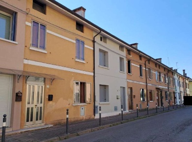 Foto Villa a schiera in Via Pietro Riboli, Schio Centro di 140 m² all'asta