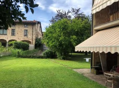 Foto Villa a schiera in Via Cesare Battisti, Ambivere di 200 m² all'asta