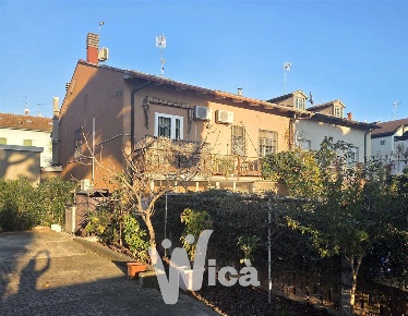 Foto Casa indipendente a Cesenatico di 245 m² con 5 locali in vendita