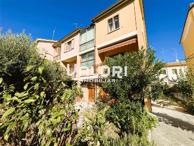 Foto Villa a schiera in Via Marozza, Faenza di 215 m² con 4 locali