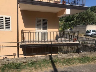 Foto Appartamento in Via Linze, Mendicino Saporito di 120 m² con 3 locali