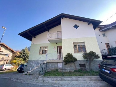 Foto Villa unifamiliare a Issogne di 72 m² con 3 locali in vendita