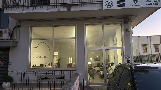 Foto Attività commerciale a Nola Centro di 100 m² in affitto