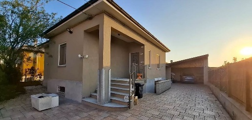 Foto Casa indipendente a Piacenza Montale di 108 m² con 6 locali in vendita