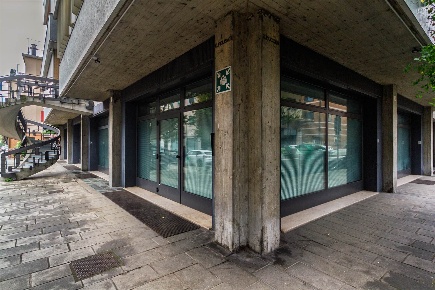 Foto Locale commerciale a Venezia Mestre di 221 m² con 6 locali in vendita