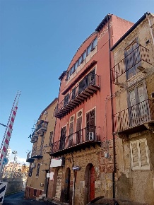 Foto Appartamento a Licata Centro di 348 m² con 8 locali in vendita