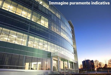 Foto Negozio in Via Zarini 200, Prato Zarini - Valentini di 103 m²