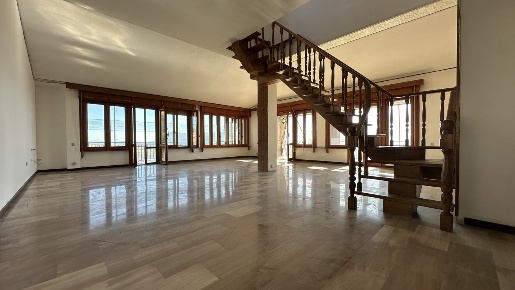 Foto Appartamento in Via giorgio ambrosoli 3, Acuto di 340 m² con 5 locali