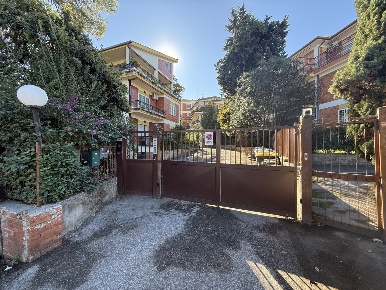 Foto Magazzino in Via Casilina 1616, Roma Torre Gaia di 120 m² con 4 locali