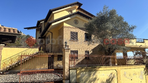 Foto Appartamento in Via Aldo Moro snc, Alatri Centro di 120 m² in vendita