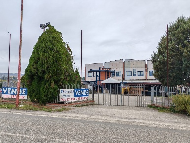 Foto Negozio in Padre Pio, Benevento Contrada Pezzapiana di 800 m²